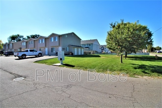 Building Photo - 1059 E Iowa Ave