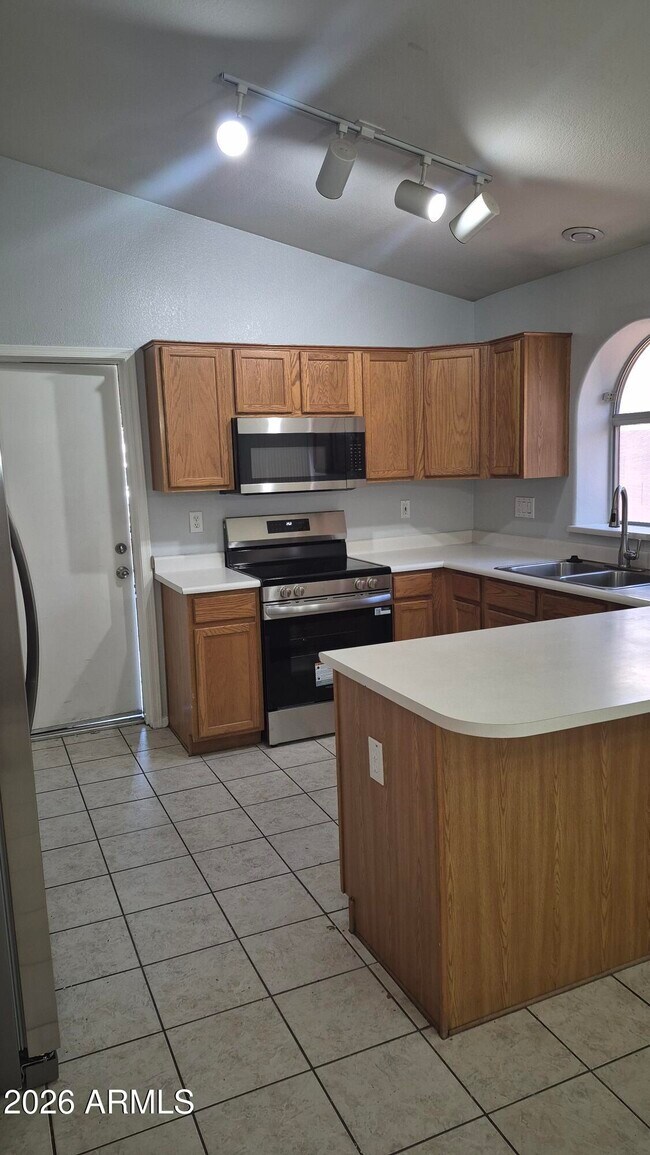 Foto del edificio - 12763 W Palm Ln