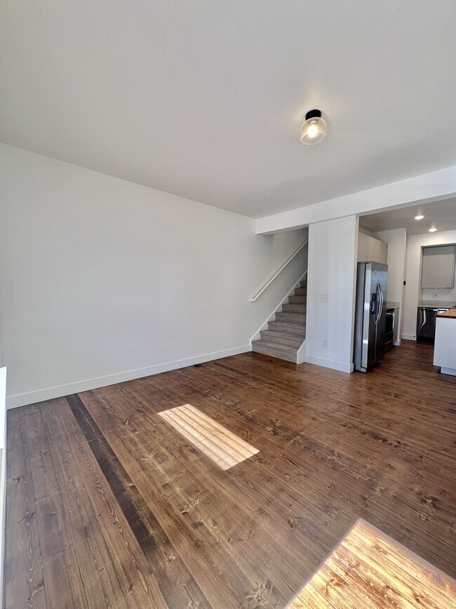 Foto del edificio - 4004 Blue Pine Ln