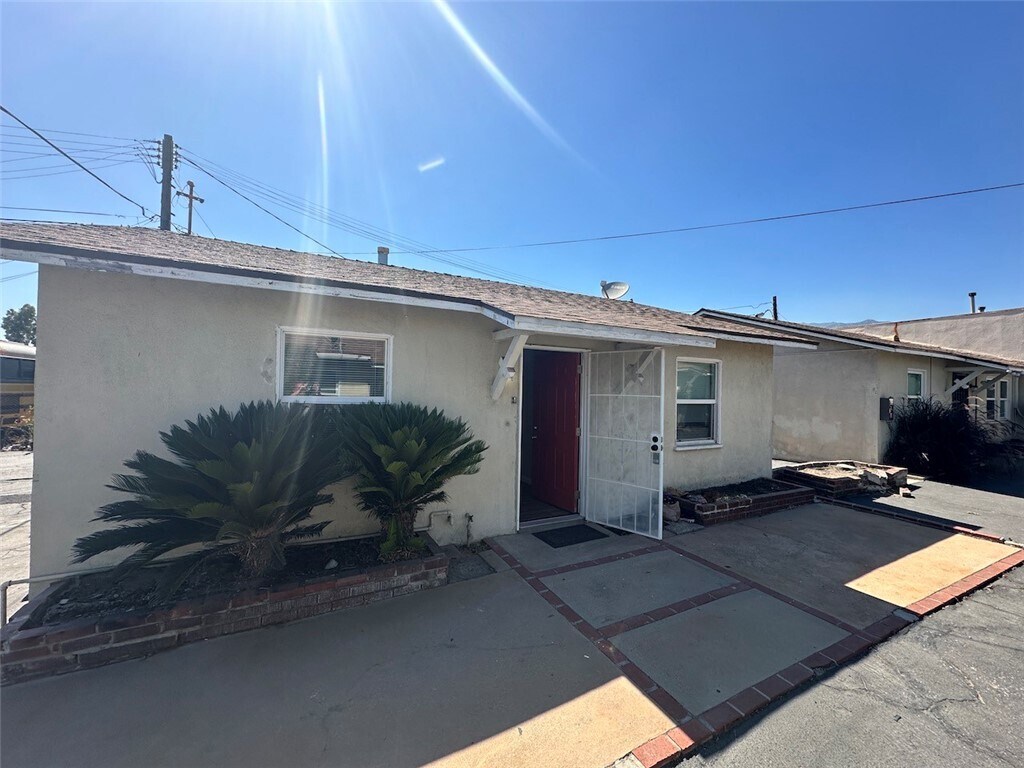 Primary Photo - 936 W Foothill Blvd
