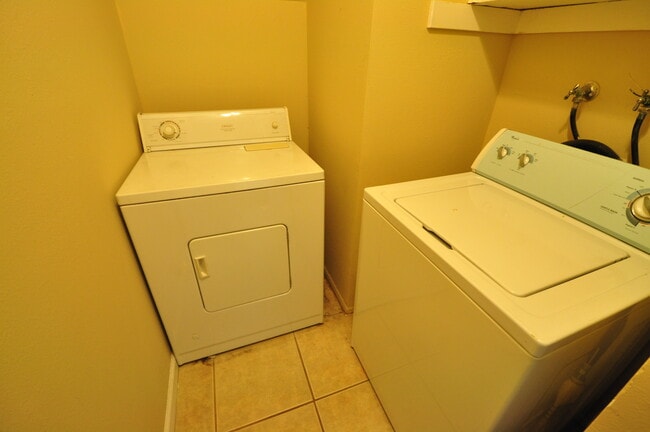 Foto del edificio - 2119 Elsinore St