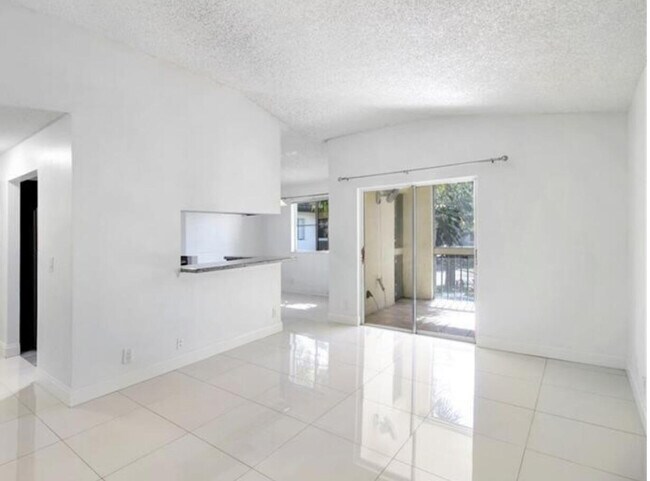 Building Photo - 9901 Westview Dr