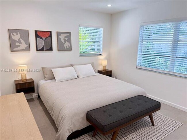 Foto del edificio - 547 NE 64th St
