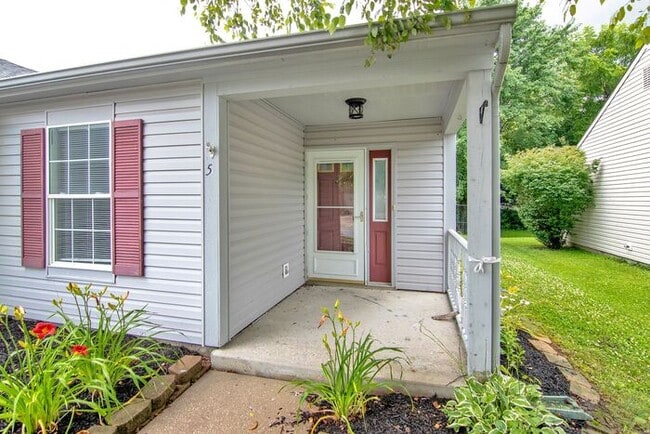 Building Photo - 5 Ashwood Cir