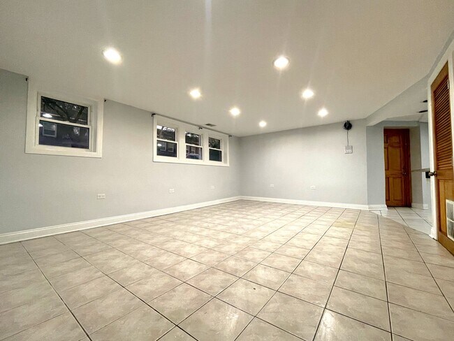 Building Photo - 2648 N Kildare Ave