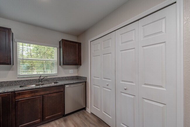 Building Photo - READY NOW!Gorgeous BRAND NEW 2Bd Unit in O...