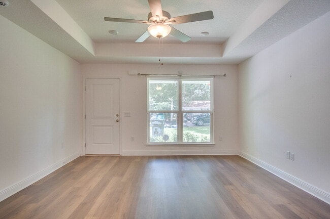 Building Photo - Modern 3/2 Home with Garage, Fenced Yard, ...