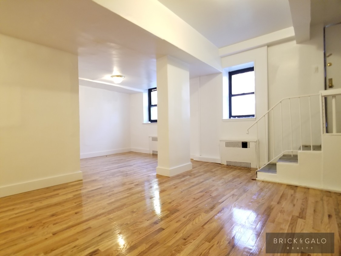 Primary Photo - 470 Ocean Ave
