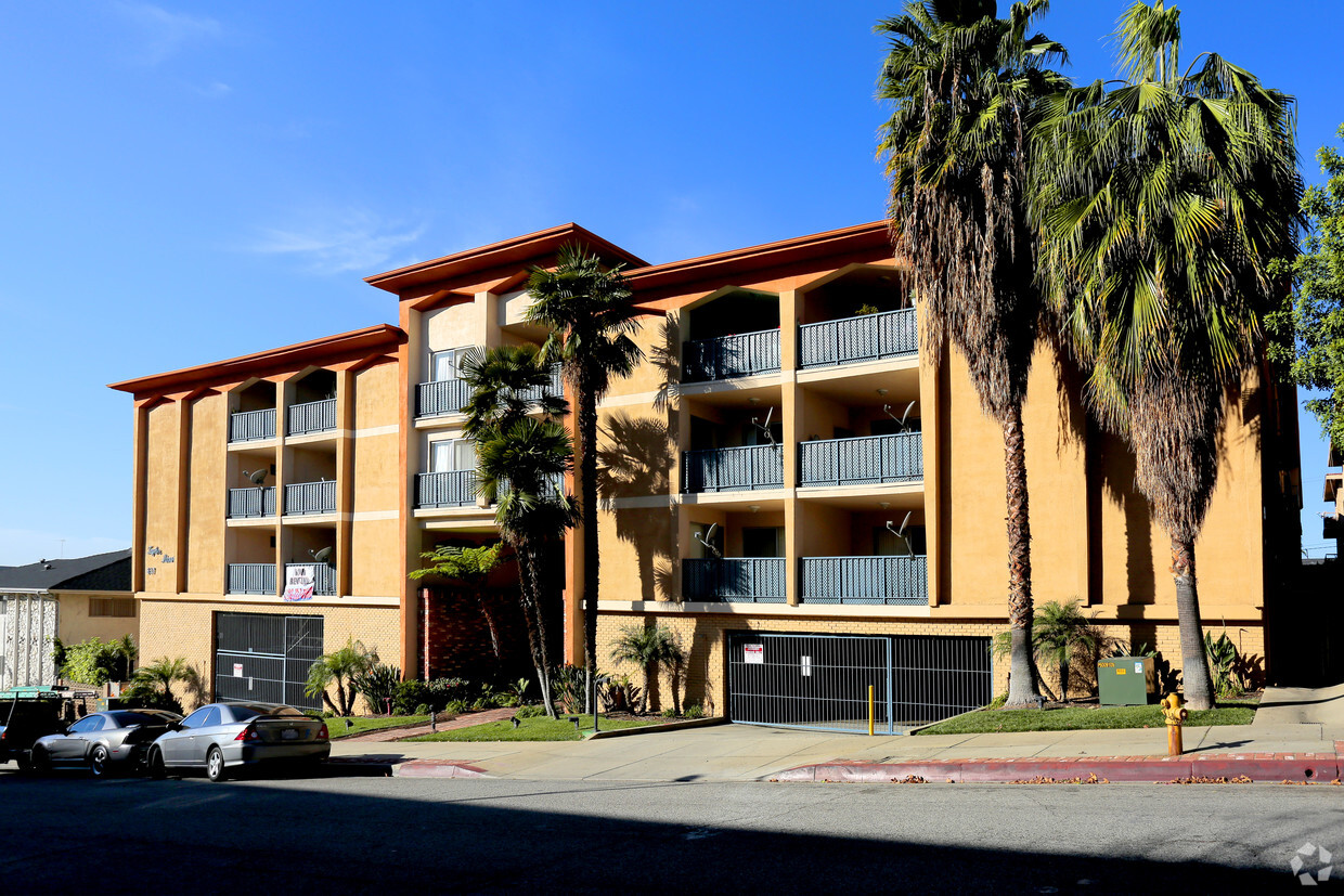 Primary Photo - Taylor Manor Apartments