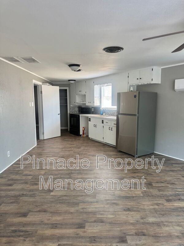 Foto del edificio - 2528 W Avenue N