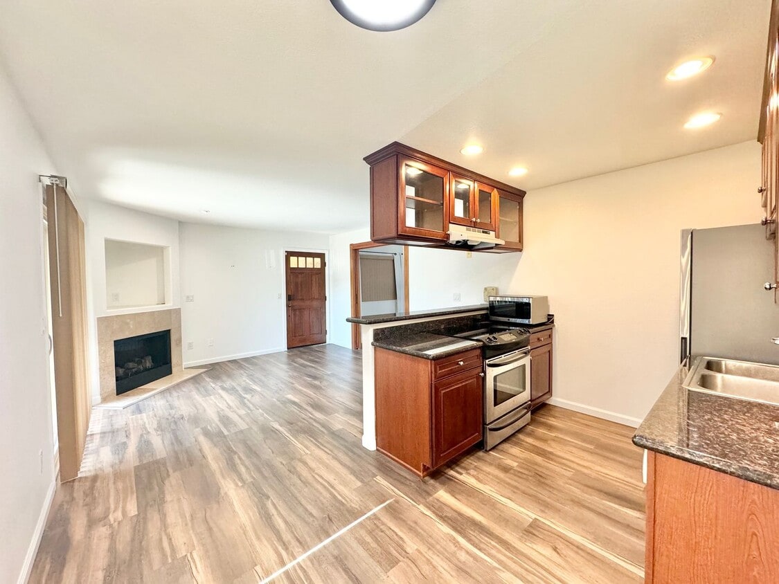 Primary Photo - Beautiful 1Bd/1Ba Unit With An Upgraded Ba...