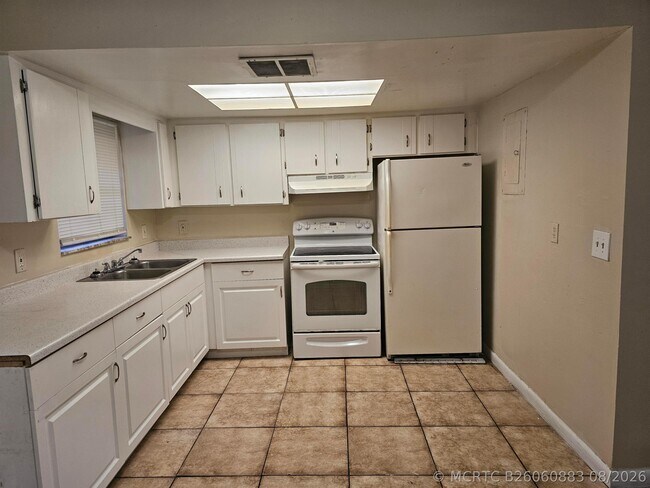 Building Photo - 2556 NW 52nd Ave