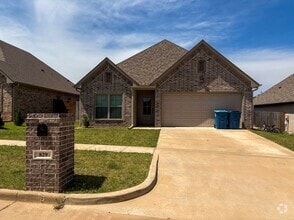 Building Photo - 829 Lindsey Ln