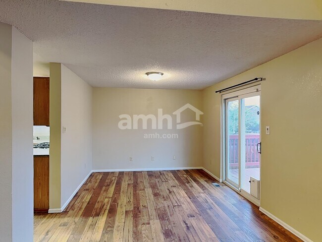 Foto del edificio - 12032 Forest St