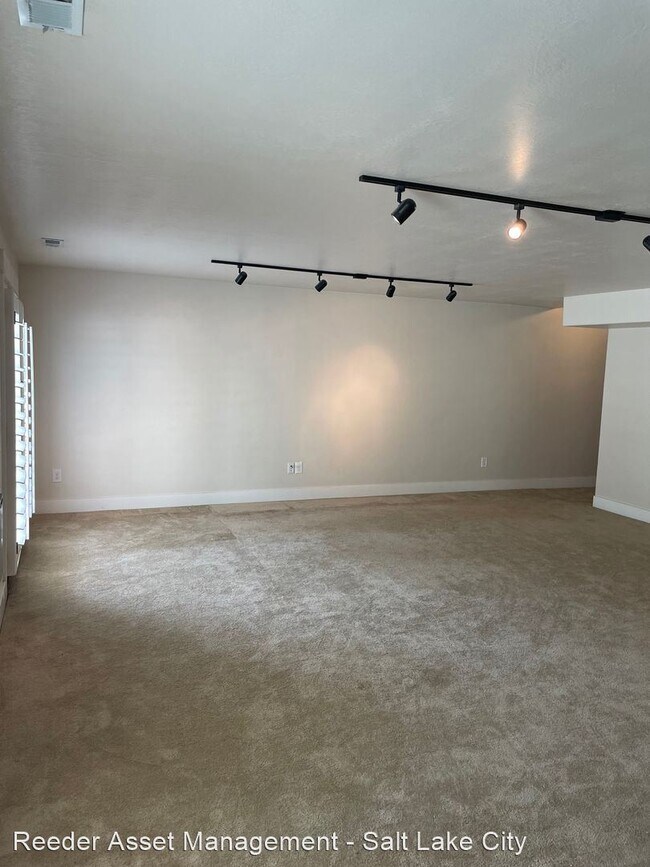 Building Photo - 3 br, 3.5 bath House - 4445 Lochnivar CT