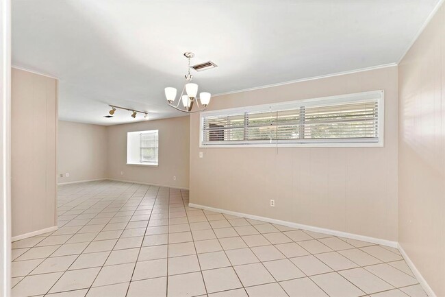 Building Photo - 5522 Ariel St