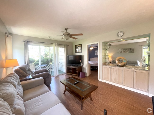 Building Photo - 517 White River Dr