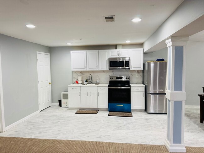 Building Photo - 13104 Bay Hill Dr