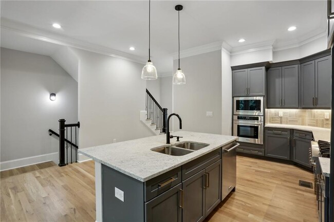 Building Photo - 240 Mystic Ridge Hill