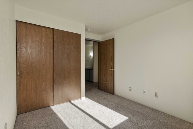 Building Photo - Dry Creek Apartments