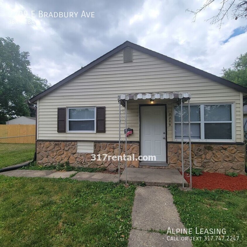 Primary Photo - Near Southeast 3BR House w/Fenced Yard!