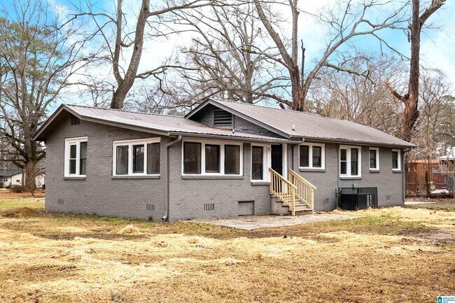 Building Photo - 1017 Pickens Dr