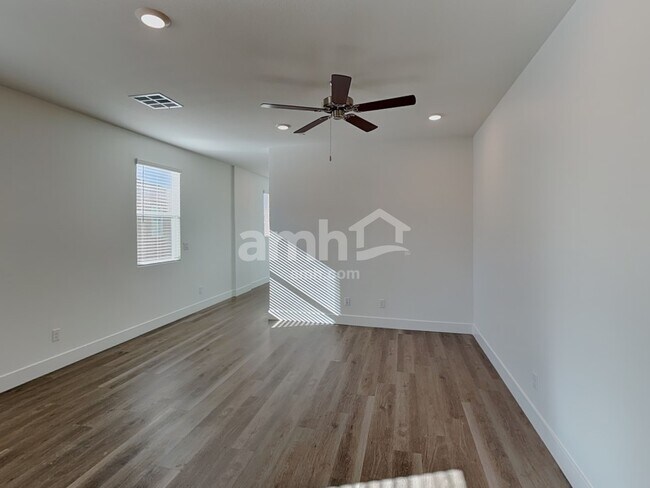 Foto del edificio - 677 Crimson Flare Ct