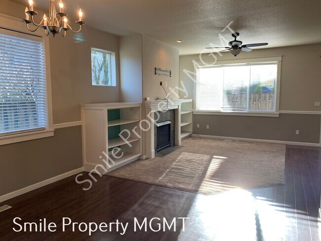 Building Photo - A nice house with 3 beds rooms and 2 baths.