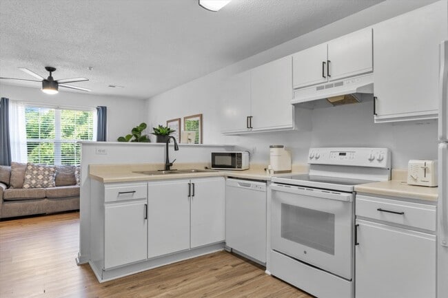Kitchen - 1132 Fielding Dr