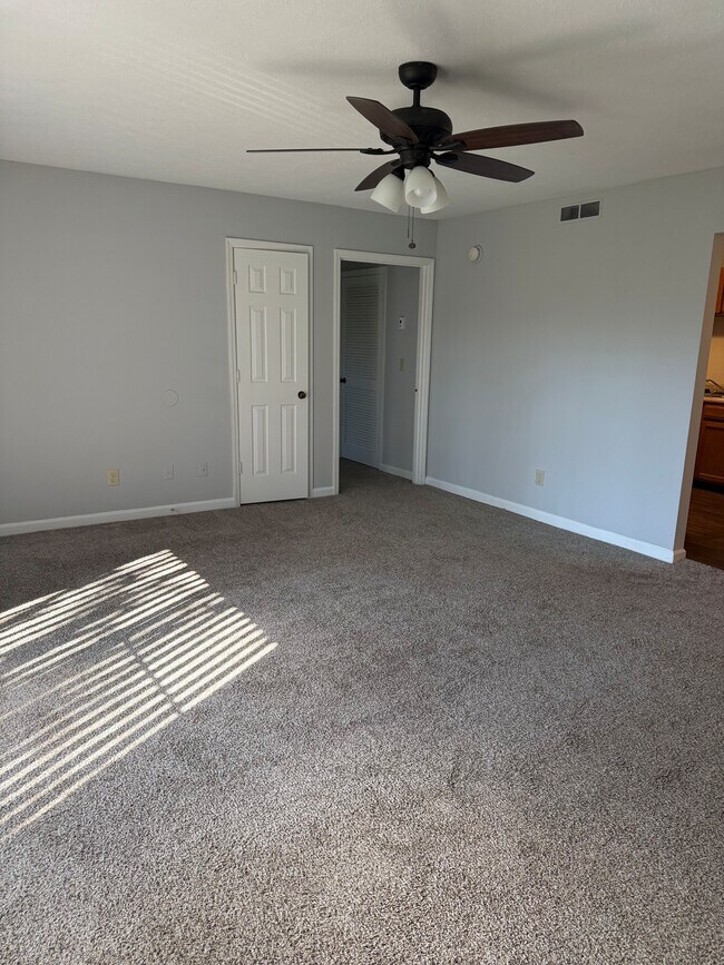 Sala de estar de 1 dormitorio - Birchwood Apartments