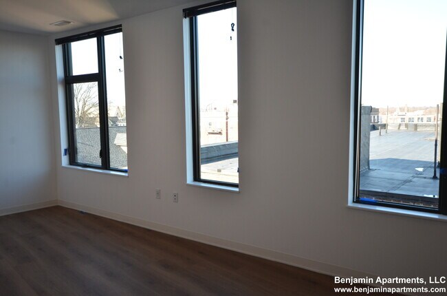 Building Photo - 89 Brighton Ave
