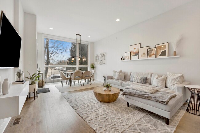 Foto del edificio - 2415 W Haddon Ave