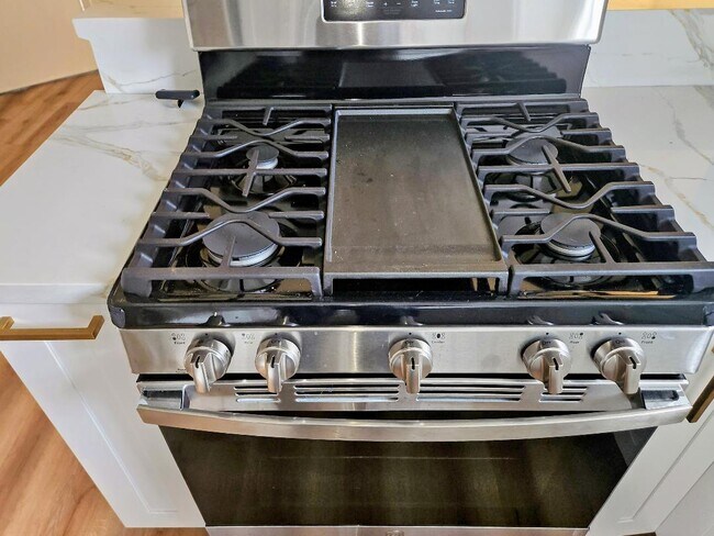 Building Photo - 141 Greentree Ln