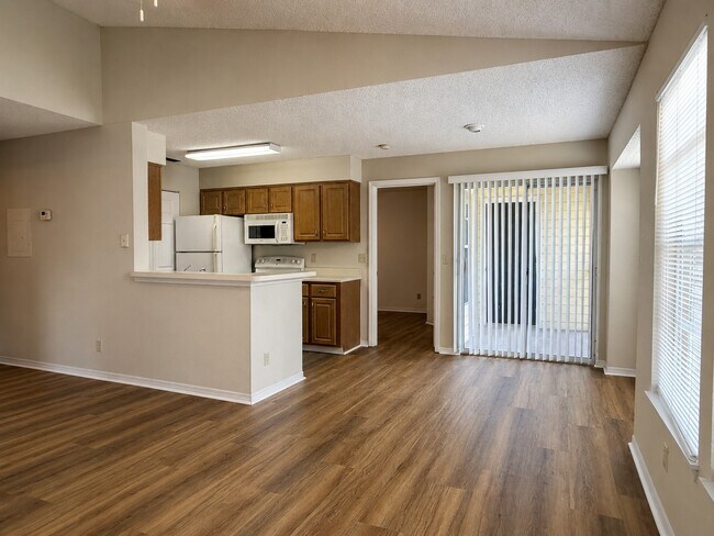 Building Photo - 1063 S Hiawassee Rd