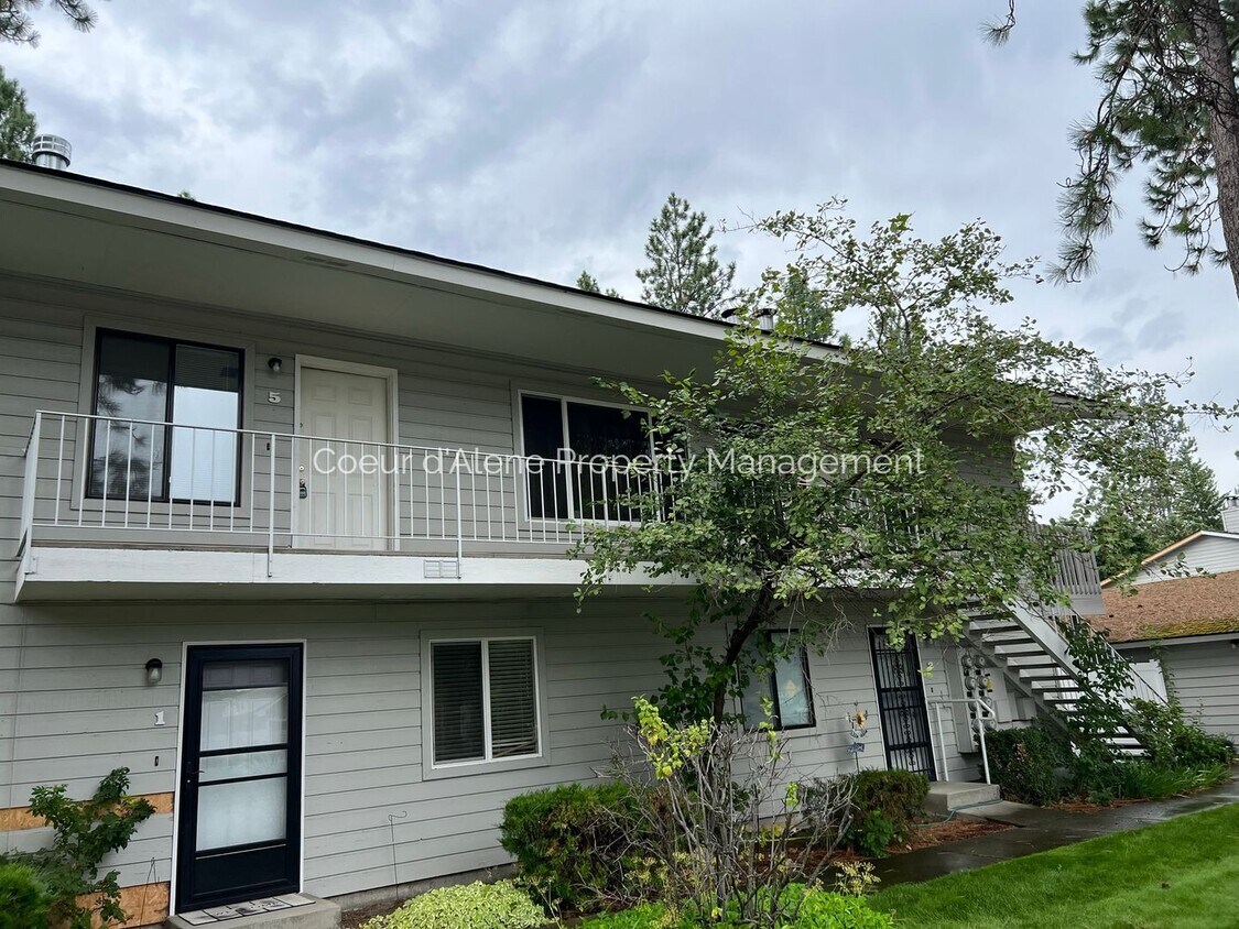 Primary Photo - 1 bedroom, 1 bathroom apartment w/ great l...