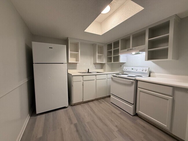 Foto del edificio - 8136 Troost Ave