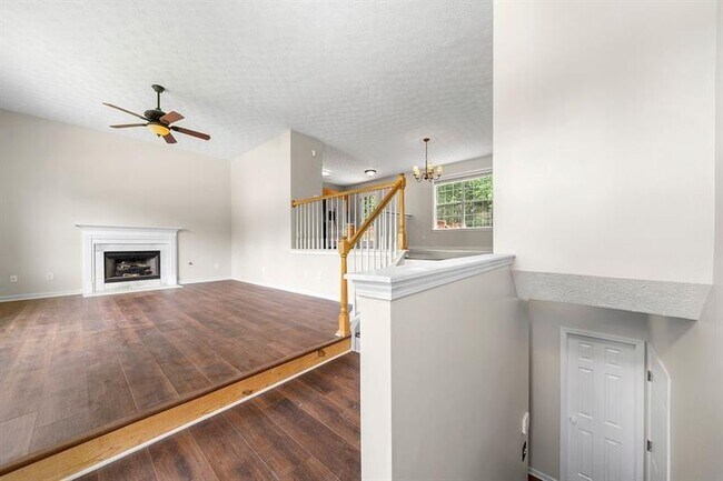 Foto del edificio - 62 Austin Bridge Ln