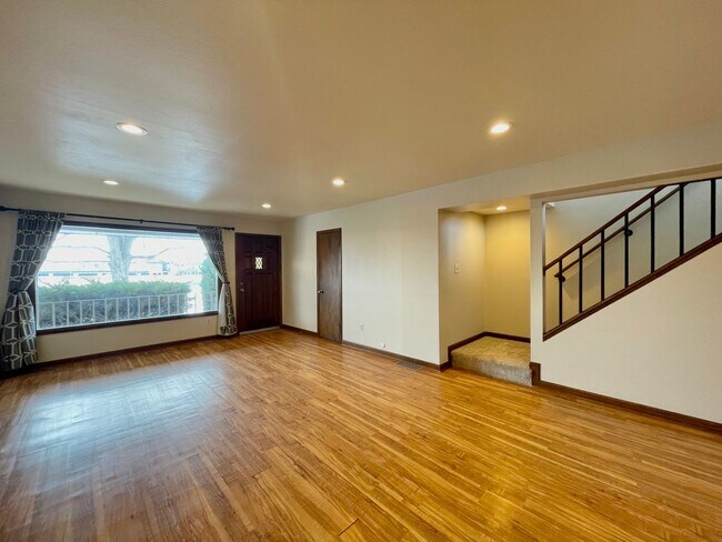 Building Photo - Spacious Home with Large Yard and Few Neig...