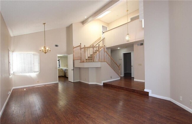 Foto del edificio - Gorgeous & Open Floor Plan House 4.Bed+3.Bath with Solar System AVAILABLE