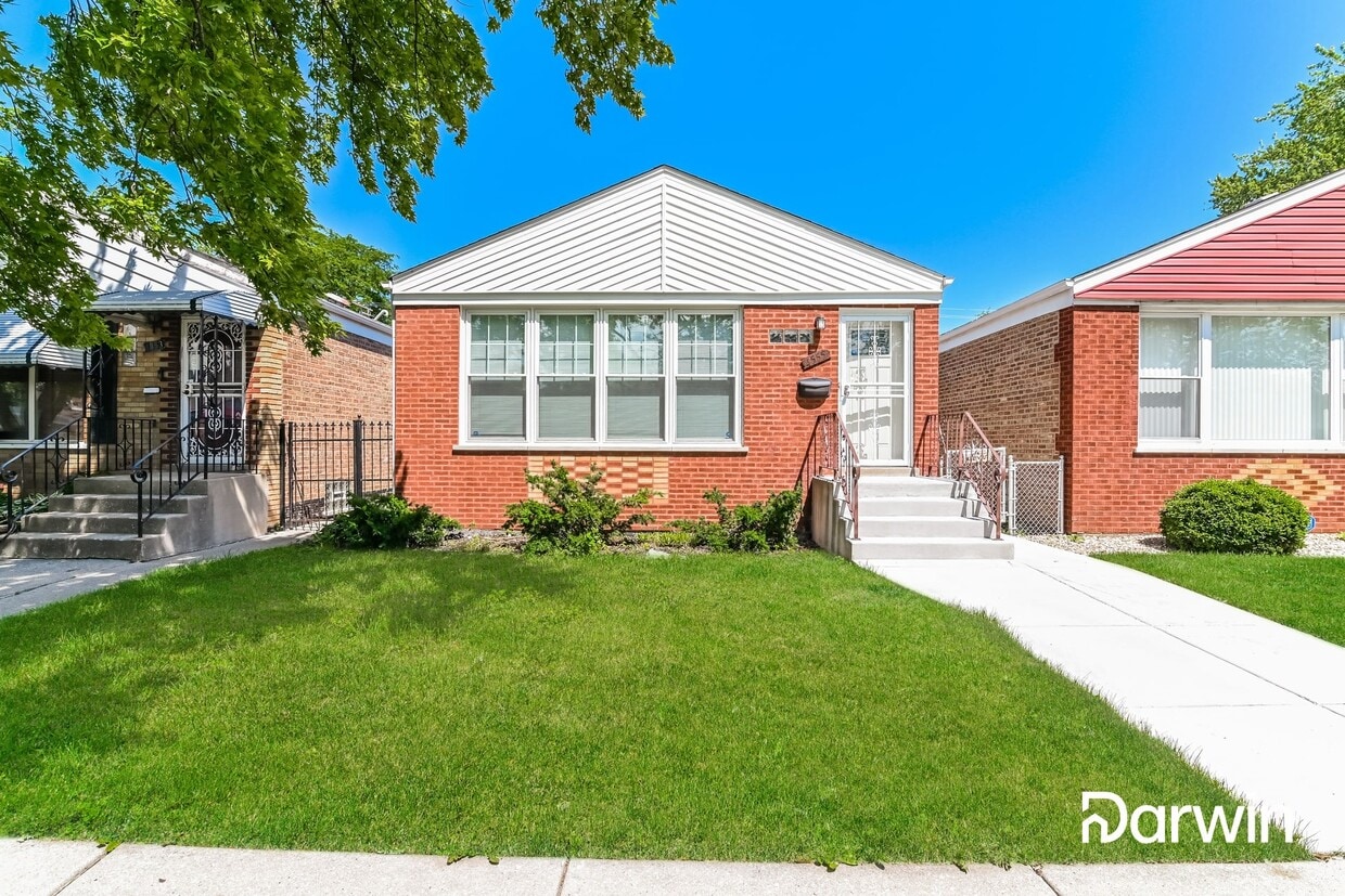 4555 S Lawler Ave, Chicago, IL 60638 House Rental in Chicago, IL