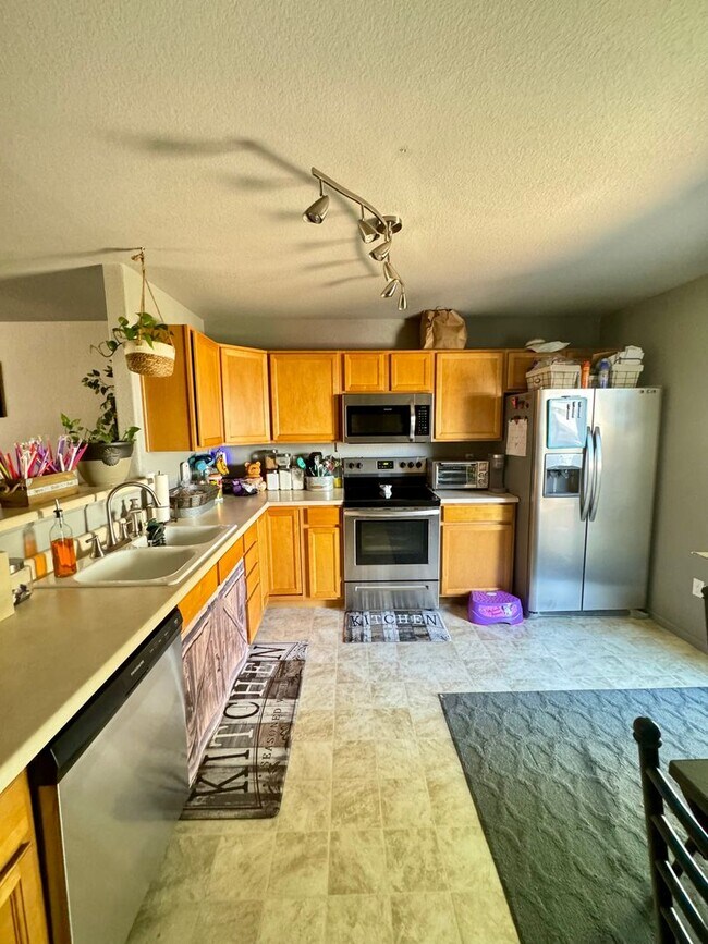 Building Photo - Cozy 3 Bedroom home close to Powers Blvd
