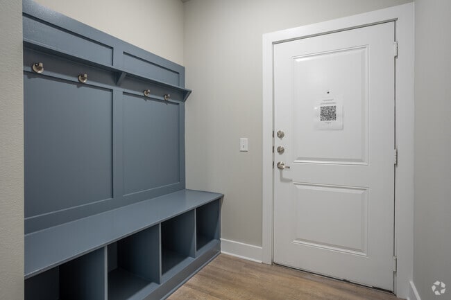 1BR, 1BA - 836SF - Entrance - Solarium Apartments