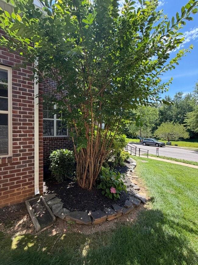 Building Photo - 266 Turnberry Circle