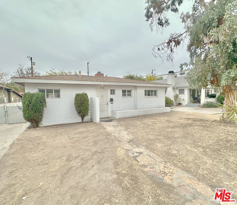 Foto principal - 11238 Oxnard St