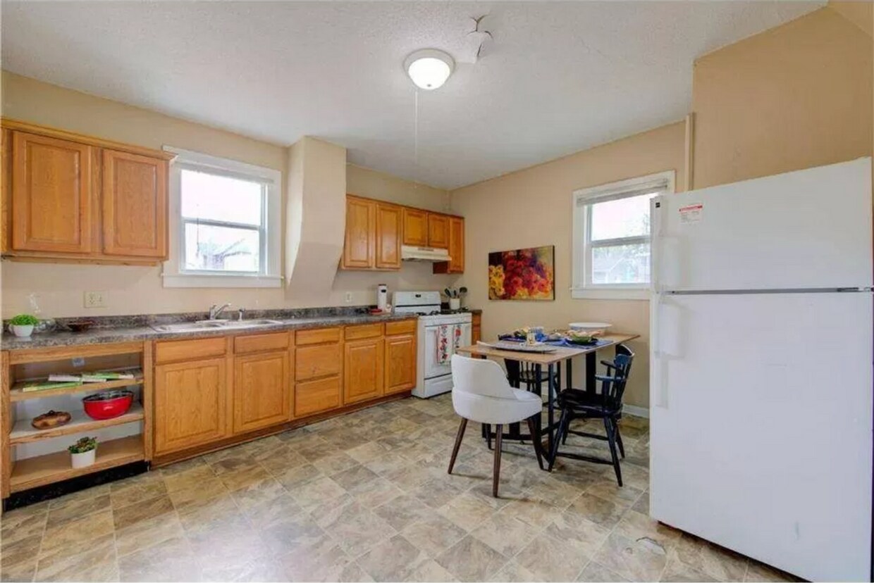 Primary Photo - 538 Charles Ave