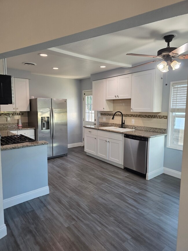 Building Photo - 6305 Almond Dr