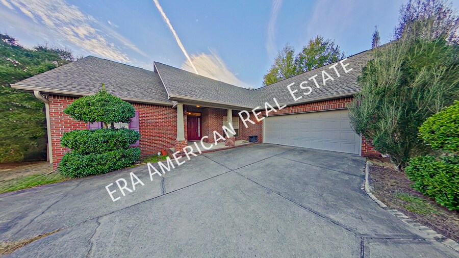 Primary Photo - 405 Wych Cir