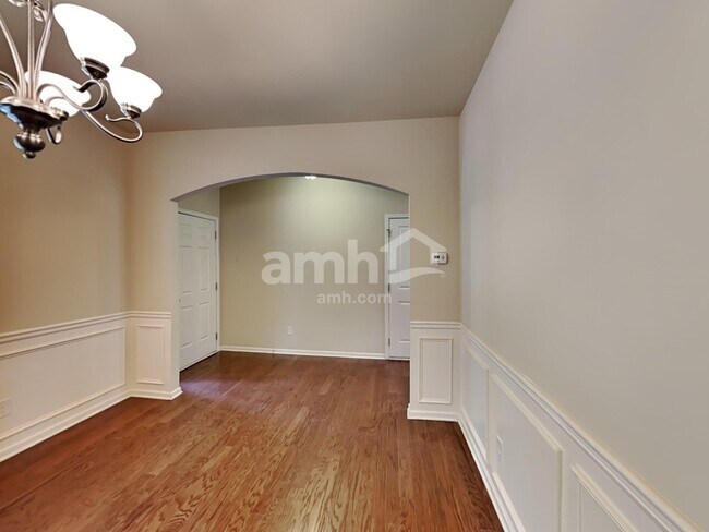 Building Photo - 491 Twain Cir