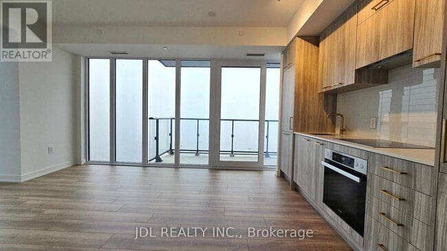 Building Photo - 634 Church St