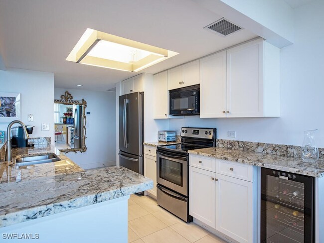 Foto del edificio - 6585 Nicholas Blvd